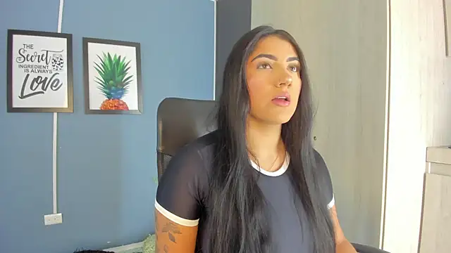 Snapshot of PaulinaDuarte chatting on April 2026 11:13:02 AM PaulinaDuarte online show from April 2026 11:13:02 AM