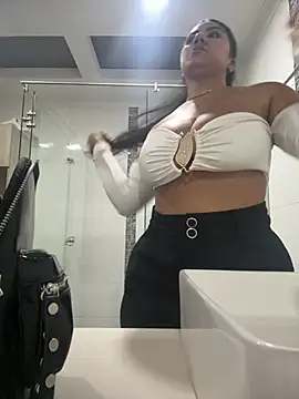 Snapshot of PaulinaDuarte chatting on July 2026 10:29:01 AM PaulinaDuarte online show from July 2026 10:29:01 AM