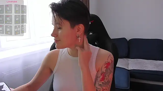 Snapshot of JessieFlower chatting on November 2025 08:40:01 AM JessieFlower online show from November 2025 08:40:01 AM