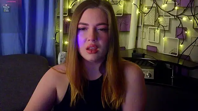 Snapshot of Grace_Fantasy chatting on October 2025 10:19:01 PM Grace Fantasy online show from October 2025 10:19:01 PM