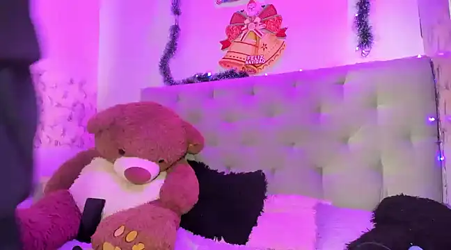 Snapshot of Emma-Wilson chatting on December 2024 10:51:02 AM Emma-Wilson online show from December 2024 10:51:02 AM