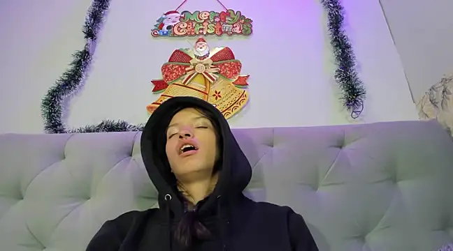 Snapshot of Emma-Wilson chatting on December 2024 08:06:02 AM Emma-Wilson online show from December 2024 08:06:02 AM