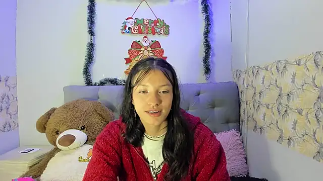 Snapshot of Emma-Wilson chatting on December 2024 05:11:02 AM Emma-Wilson online show from December 2024 05:11:02 AM