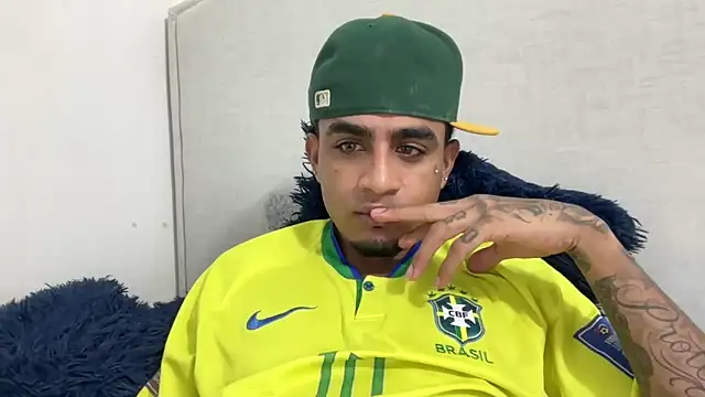 Snapshot of dominic_brandd23 chatting on September 2025 06:47:02 AM dominic brandd23 online show from September 2025 06:47:02 AM