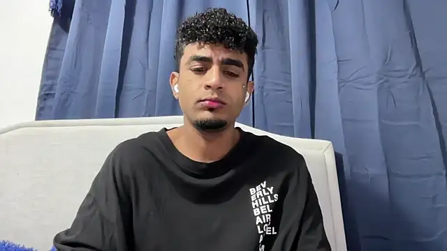 Snapshot of dominic_brandd23 chatting on October 2025 09:09:02 AM dominic brandd23 online show from October 2025 09:09:02 AM