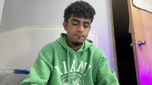 Snapshot of dominic_brandd23 chatting on November 2025 08:14:01 AM dominic brandd23 online show from November 2025 08:14:01 AM