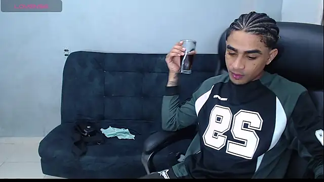 Snapshot of dominic_brandd23 chatting on December 2025 04:28:02 AM dominic brandd23 online show from December 2025 04:28:02 AM