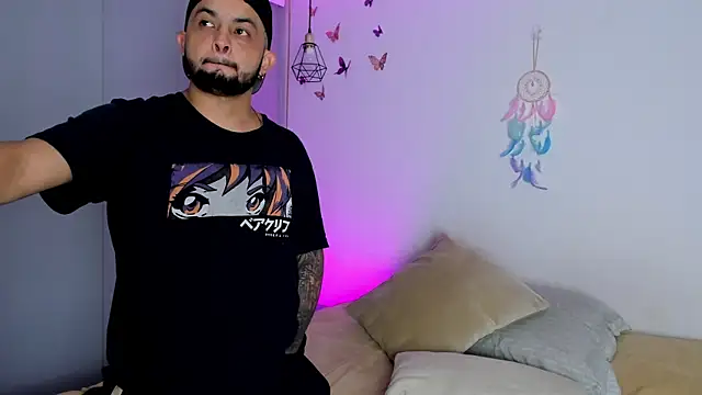 Chloe Johnson  online show from November 2025 05:54:01 AM