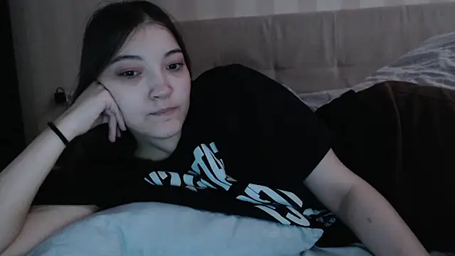 AlisaDevis online show from December 2025 07:03:02 AM