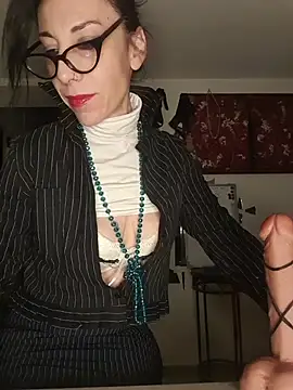 freyamoret online show from May 2026 02:17:01 AM
