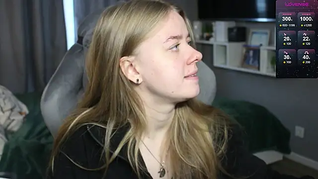 Snapshot of candy_maggie chatting on December 2024 10:44:02 AM candy maggie online show from December 2024 10:44:02 AM