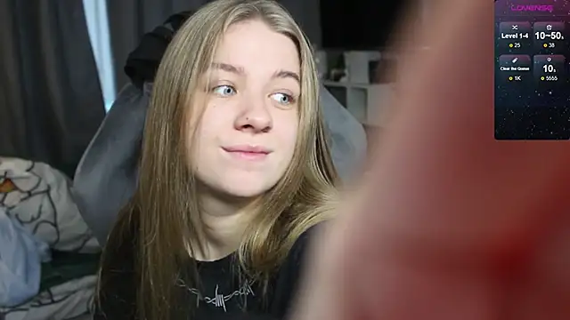 Snapshot of candy_maggie chatting on December 2024 08:30:02 AM candy maggie online show from December 2024 08:30:02 AM