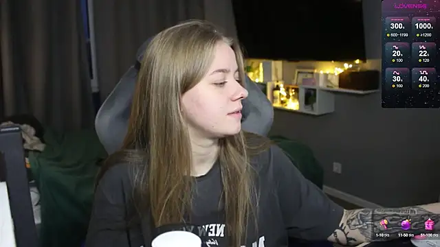 Snapshot of candy_maggie chatting on December 2024 01:38:02 PM candy maggie online show from December 2024 01:38:02 PM