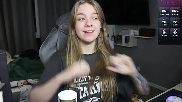 Snapshot of candy_maggie chatting on December 2024 03:11:02 PM candy maggie online show from December 2024 03:11:02 PM