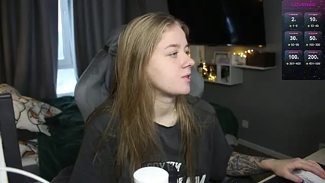 Snapshot of candy_maggie chatting on December 2024 09:51:01 AM candy maggie online show from December 2024 09:51:01 AM