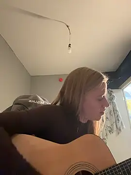 candy maggie online show from November 2025 07:41:02 PM