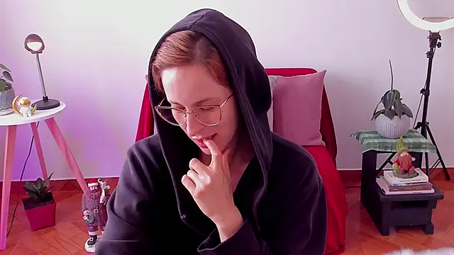 Snapshot of cuddlingbunny chatting on December 2024 03:26:02 PM cuddlingbunny online show from December 2024 03:26:02 PM