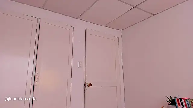 Snapshot of cuddlingbunny chatting on March 2025 07:24:02 PM cuddlingbunny online show from March 2025 07:24:02 PM