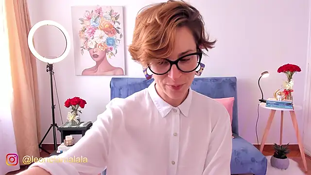 Snapshot of cuddlingbunny chatting on October 2025 03:54:01 PM cuddlingbunny online show from October 2025 03:54:01 PM