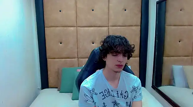 Snapshot of Sr_BonnyEthan chatting on December 2024 01:39:02 PM Sr BonnyEthan online show from December 2024 01:39:02 PM