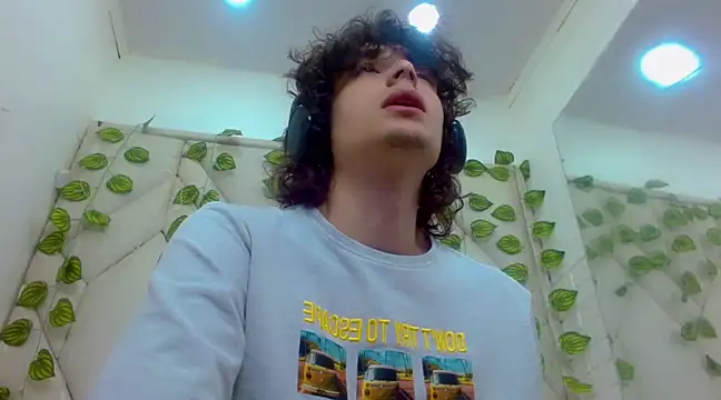 Snapshot of Sr_BonnyEthan chatting on February 2025 02:00:02 PM Sr BonnyEthan online show from February 2025 02:00:02 PM