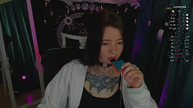 Snapshot of Sam_Mystery chatting on January 2025 01:40:02 PM Sam Mystery online show from January 2025 01:40:02 PM