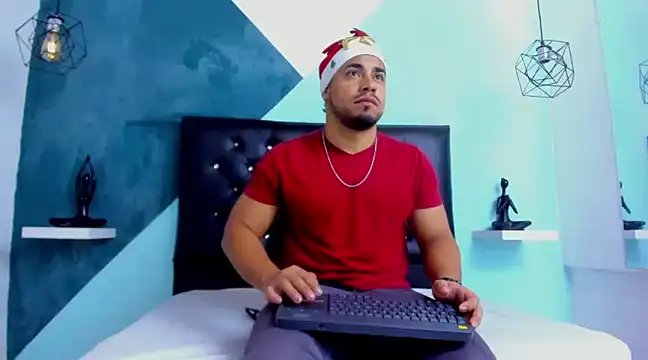 Snapshot of BrianMalonee chatting on December 2024 01:00:01 PM BrianMalonee online show from December 2024 01:00:01 PM