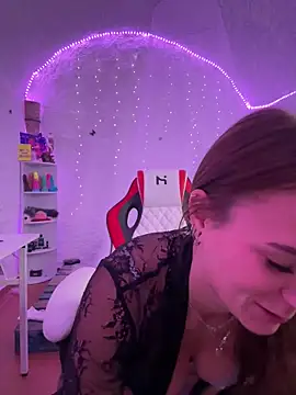 selenaluvv online show from December 2024 06:03:02 PM