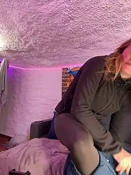 selenaluvv online show from March 2026 04:11:02 PM