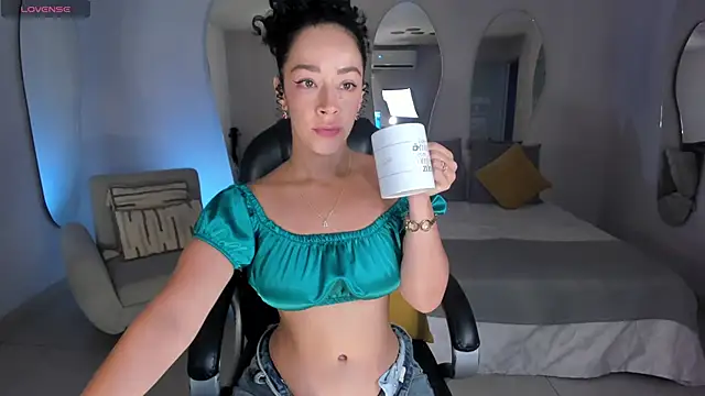 Snapshot of AlessaRomero chatting on October 2025 07:15:01 PM AlessaRomero online show from October 2025 07:15:01 PM