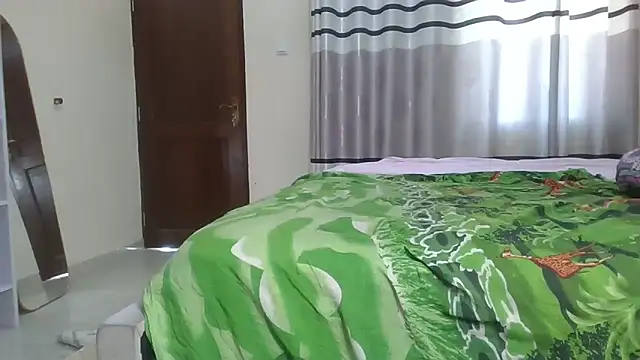 Snapshot of Fine_assie chatting on March 2026 01:40:02 PM Fine assie online show from March 2026 01:40:02 PM