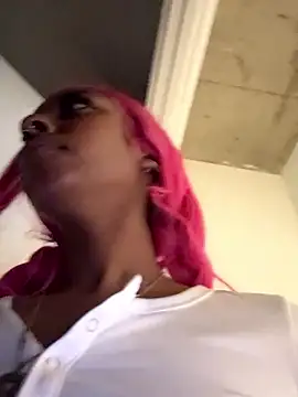 Snapshot of Your_Paris chatting on February 2026 04:40:02 AM Your Paris online show from February 2026 04:40:02 AM