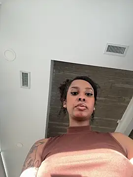 Snapshot of Your_Paris chatting on February 2026 04:37:02 PM Your Paris online show from February 2026 04:37:02 PM