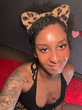 Snapshot of Your_Paris chatting on February 2026 07:51:01 AM Your Paris online show from February 2026 07:51:01 AM