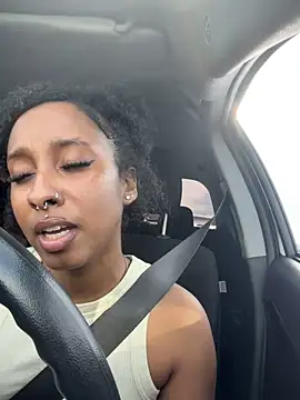 Snapshot of Your_Paris chatting on February 2026 08:05:02 PM Your Paris online show from February 2026 08:05:02 PM