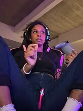 Snapshot of Your_Paris chatting on February 2026 02:08:02 AM Your Paris online show from February 2026 02:08:02 AM