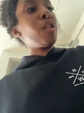 Snapshot of Your_Paris chatting on February 2026 08:26:01 PM Your Paris online show from February 2026 08:26:01 PM