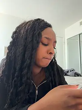 Snapshot of Your_Paris chatting on March 2026 08:04:01 PM Your Paris online show from March 2026 08:04:01 PM