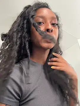 Snapshot of Your_Paris chatting on March 2026 01:01:01 AM Your Paris online show from March 2026 01:01:01 AM