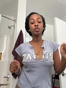 Snapshot of Your_Paris chatting on March 2026 09:54:01 PM Your Paris online show from March 2026 09:54:01 PM