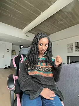 Snapshot of Your_Paris chatting on March 2026 09:19:02 PM Your Paris online show from March 2026 09:19:02 PM