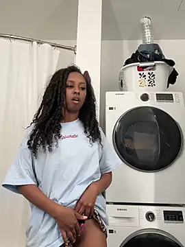 Snapshot of Your_Paris chatting on March 2026 11:31:02 PM Your Paris online show from March 2026 11:31:02 PM