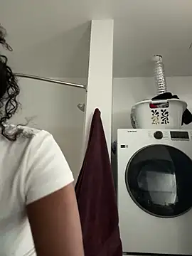 Snapshot of Your_Paris chatting on March 2026 05:27:02 PM Your Paris online show from March 2026 05:27:02 PM