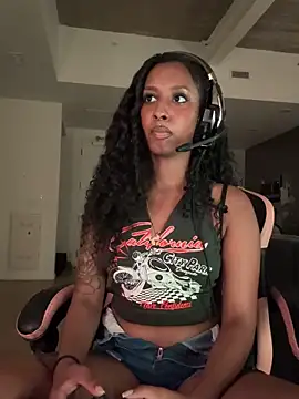 Snapshot of Your_Paris chatting on March 2026 04:07:02 AM Your Paris online show from March 2026 04:07:02 AM