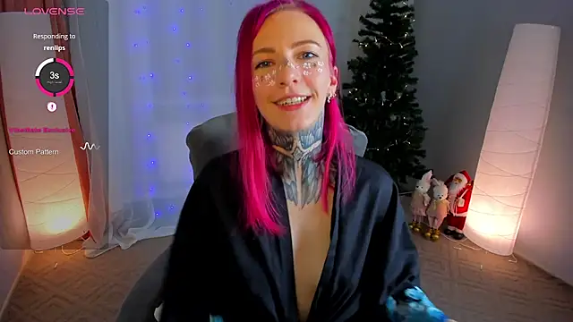 Snapshot of Roxy_____ chatting on December 2024 02:43:01 AM Roxy online show from December 2024 02:43:01 AM