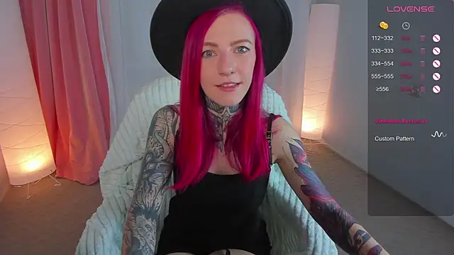 Snapshot of Roxy_____ chatting on March 2025 08:32:02 PM Roxy online show from March 2025 08:32:02 PM