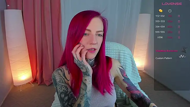 Snapshot of Roxy_____ chatting on March 2025 05:28:01 PM Roxy online show from March 2025 05:28:01 PM