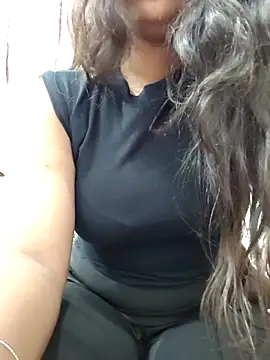 Snapshot of MohiniHott chatting on September 2025 06:48:02 AM MohiniHott online show from September 2025 06:48:02 AM