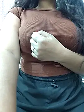 Snapshot of MohiniHott chatting on December 2025 07:13:02 AM MohiniHott online show from December 2025 07:13:02 AM