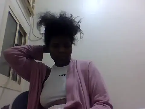 queenzuena online show from May 2026 09:12:02 PM